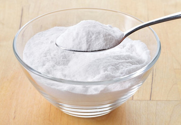 Baking soda is usually in powder form used for cleaning, cooking and for skin care. 